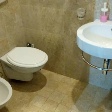 Sister's Bed & Breakfast 3*